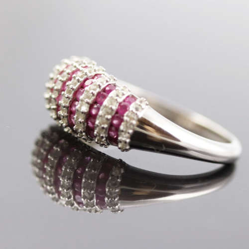 BEAUTIFUL, ELEGANT RASPBERRY-HUED RUBY AND WHITE TOPAZ STERLING SILVER RING. 925