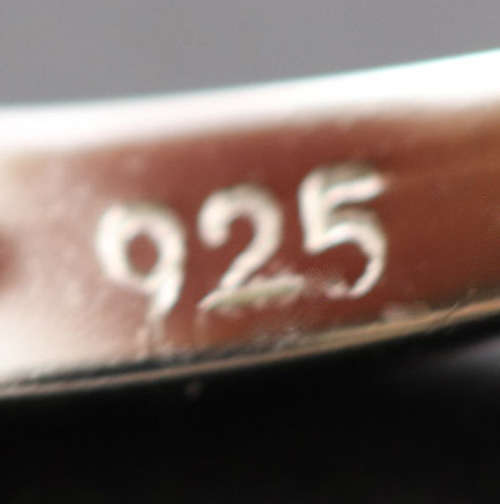 BEAUTIFUL, ELEGANT RASPBERRY-HUED RUBY AND WHITE TOPAZ STERLING SILVER RING. 925