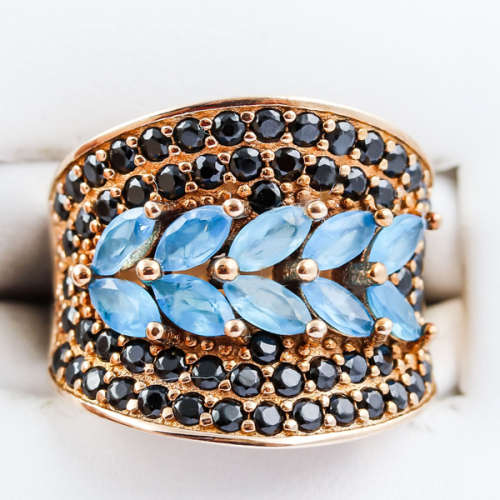 STRIKING  ELECTRIC BLUE APATITE AND BLUE SPINEL GEMSTONE ROSE GOLD-HUED STERLING SILVER RING. 925.