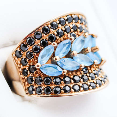 STRIKING  ELECTRIC BLUE APATITE AND BLUE SPINEL GEMSTONE ROSE GOLD-HUED STERLING SILVER RING. 925.