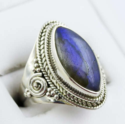 LARGE LABRADORITE CABOCHON STERLING SILVER RING. 925.BEAUTIFUL BLUE COLOUR