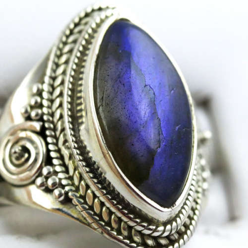 LARGE LABRADORITE CABOCHON STERLING SILVER RING. 925.BEAUTIFUL BLUE COLOUR