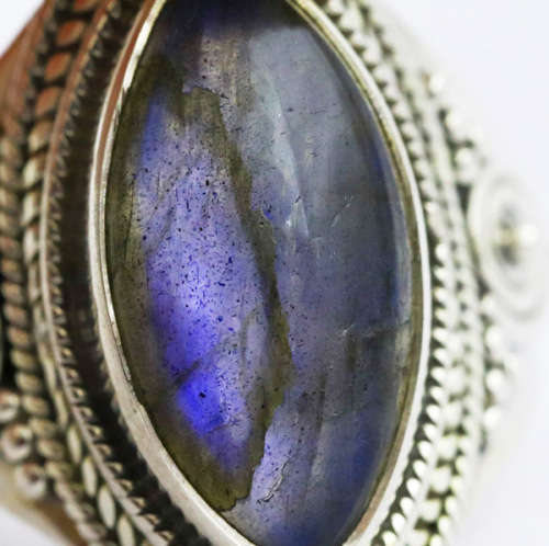 LARGE LABRADORITE CABOCHON STERLING SILVER RING. 925.BEAUTIFUL BLUE COLOUR
