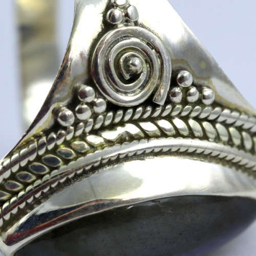 LARGE LABRADORITE CABOCHON STERLING SILVER RING. 925.BEAUTIFUL BLUE COLOUR