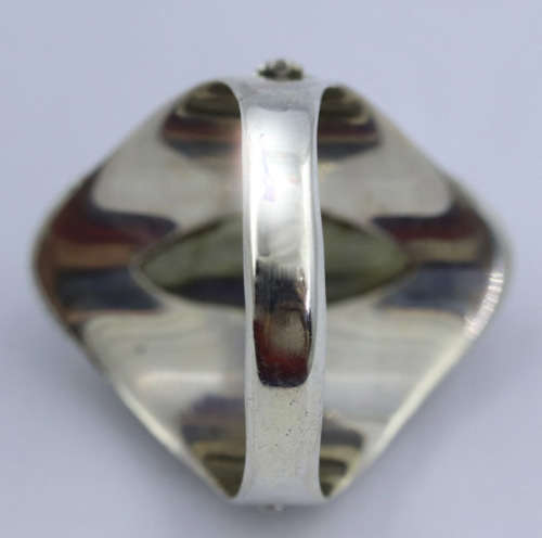 LARGE LABRADORITE CABOCHON STERLING SILVER RING. 925.BEAUTIFUL BLUE COLOUR