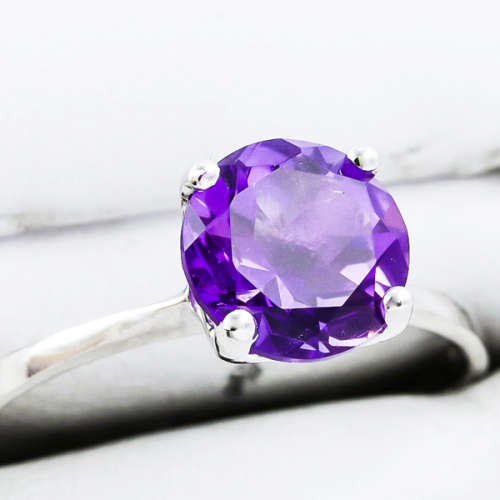STRIKING UNHEATED 1,5 ct AMETHYST STERLING SILVER RING. INCREDIBLE COLOUR, CUT AND CLARITY!