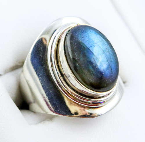 GLORIOUS LARGE OVAL LABRADORITE CABOCHON STERLING SILVER RING. 925. STRONG COLOUR!