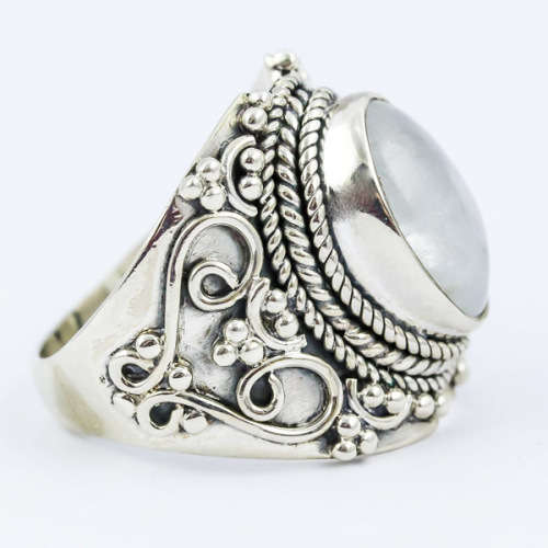 FASCINATING MOONSTONE GEMSTONE RING IN SOLID STERLING SILVER. TACTILE DECORATIVE DETAILING