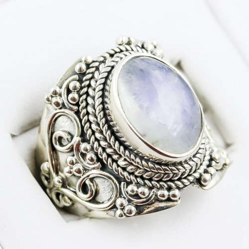 FASCINATING MOONSTONE GEMSTONE RING IN SOLID STERLING SILVER. TACTILE DECORATIVE DETAILING