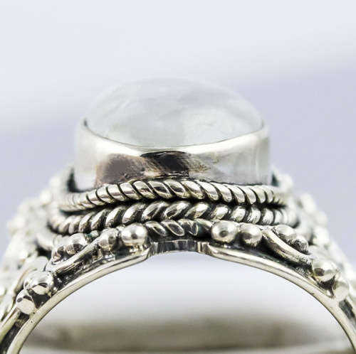 FASCINATING MOONSTONE GEMSTONE RING IN SOLID STERLING SILVER. TACTILE DECORATIVE DETAILING