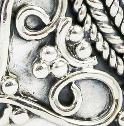 FASCINATING MOONSTONE GEMSTONE RING IN SOLID STERLING SILVER. TACTILE DECORATIVE DETAILING