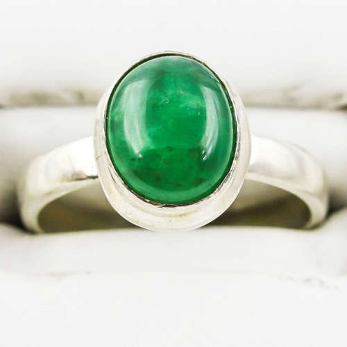 SIMPLE STERLING SILVER RING WITH SOLITAIRE EMERALD CABOCHON. 925. STRONG COLOUR, NATURAL EMERALD
