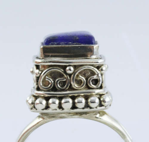 LARGE HANDCRAFTED LAPIS LAZULI SOLID STERLING SILVER RING. 925. HEAVY!