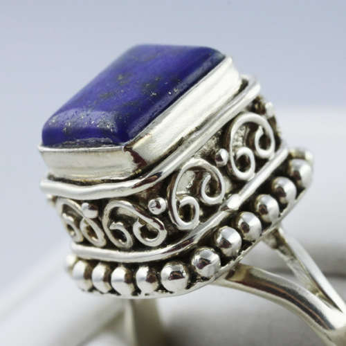 LARGE HANDCRAFTED LAPIS LAZULI SOLID STERLING SILVER RING. 925. HEAVY!