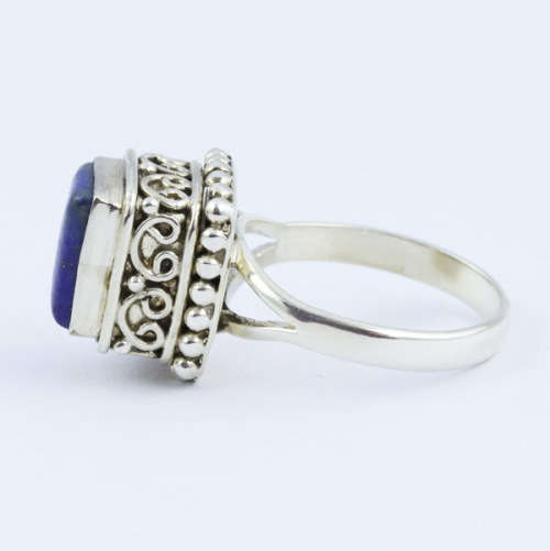 LARGE HANDCRAFTED LAPIS LAZULI SOLID STERLING SILVER RING. 925. HEAVY!