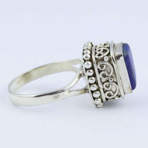 LARGE HANDCRAFTED LAPIS LAZULI SOLID STERLING SILVER RING. 925. HEAVY!