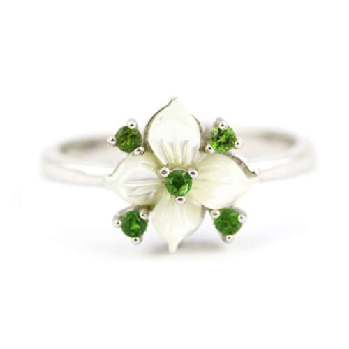 DAINTY FLORAL NATURAL CHROME DIOPSIDE AND MOTHER OF PEARL STERLING SILVER RING.925