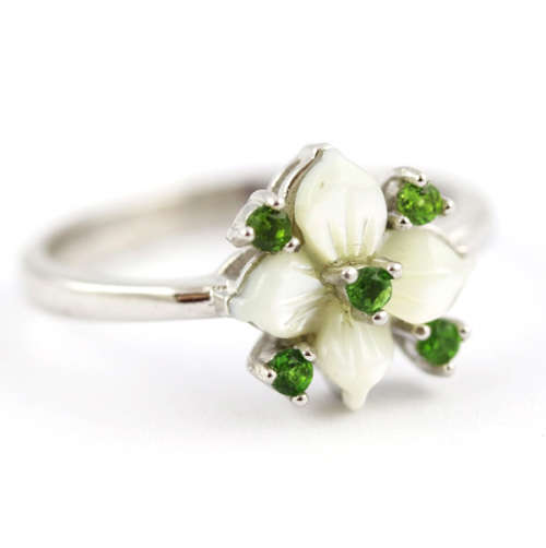 DAINTY FLORAL NATURAL CHROME DIOPSIDE AND MOTHER OF PEARL STERLING SILVER RING.925