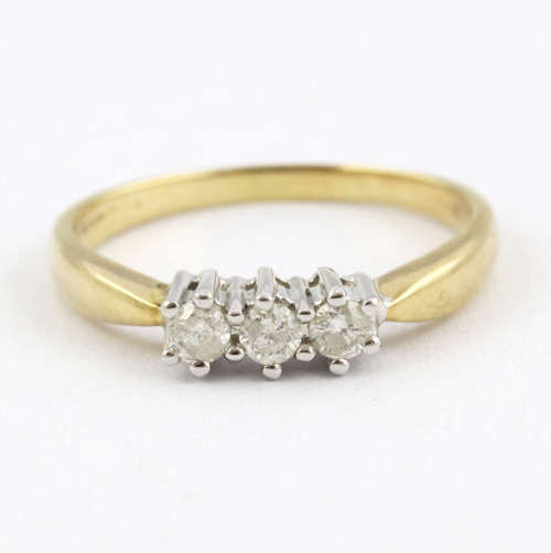 DIAMOND TRILOGY 9CT YELLOW AND WHITE GOLD RING. 375. *JEWELLER`S EVALUATION R18`000*