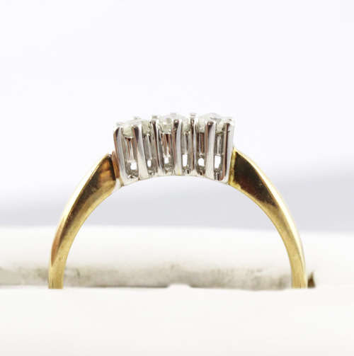 DIAMOND TRILOGY 9CT YELLOW AND WHITE GOLD RING. 375. *JEWELLER`S EVALUATION R18`000*