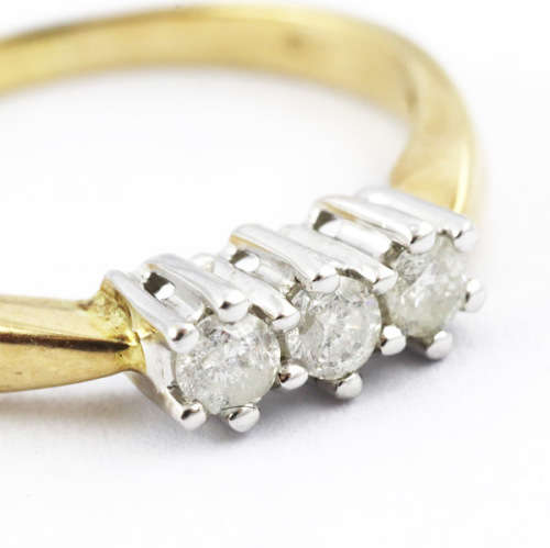 DIAMOND TRILOGY 9CT YELLOW AND WHITE GOLD RING. 375. *JEWELLER`S EVALUATION R18`000*