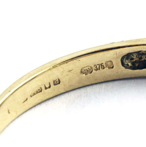 DIAMOND TRILOGY 9CT YELLOW AND WHITE GOLD RING. 375. *JEWELLER`S EVALUATION R18`000*