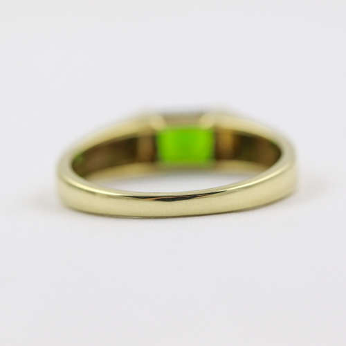 VINTAGE ENGLISH SQUARE CUSHION-CUT CHROME DIOPSIDE 9CT YELLOW GOLD RING. STRONG NATURAL COLOURS
