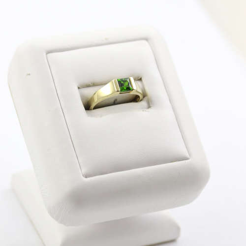 VINTAGE ENGLISH SQUARE CUSHION-CUT CHROME DIOPSIDE 9CT YELLOW GOLD RING. STRONG NATURAL COLOURS