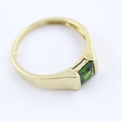 VINTAGE ENGLISH SQUARE CUSHION-CUT CHROME DIOPSIDE 9CT YELLOW GOLD RING. STRONG NATURAL COLOURS