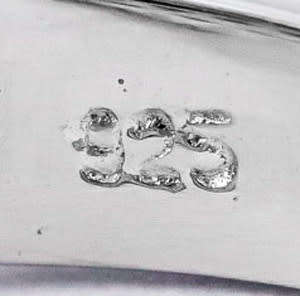 PRETTY PERIDOT GEMSTONE STERLING SILVER RING. INTERESTING DOUBLE STRAND HALF-ETERNITY STYLE