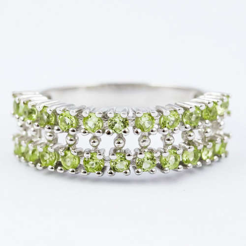 PRETTY PERIDOT GEMSTONE STERLING SILVER RING. INTERESTING DOUBLE STRAND HALF-ETERNITY STYLE