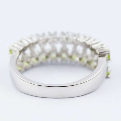 PRETTY PERIDOT GEMSTONE STERLING SILVER RING. INTERESTING DOUBLE STRAND HALF-ETERNITY STYLE