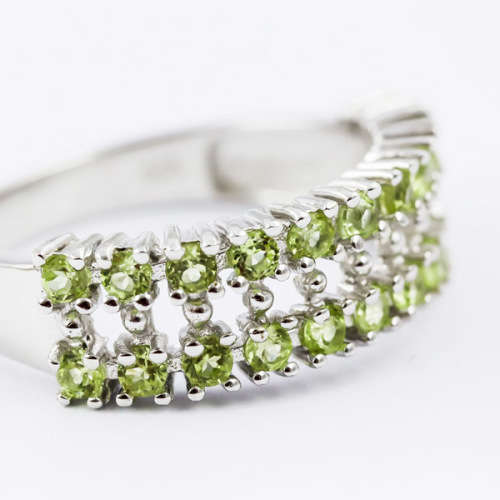 PRETTY PERIDOT GEMSTONE STERLING SILVER RING. INTERESTING DOUBLE STRAND HALF-ETERNITY STYLE