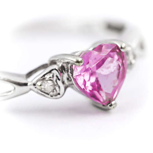 DAINTY HEART-FACETED PINK SAPPHIRE AND DIAMOND 9CT WHITE GOLD RING. * JEWELLER EVALUATION R16`000 *