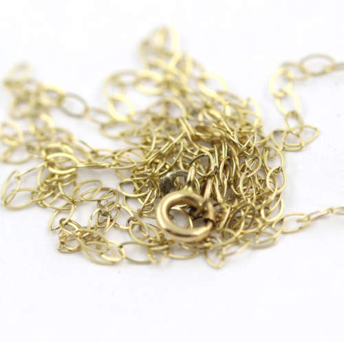 9ct YELLOW GOLD PRETTY DAINTY VINTAGE NAME PLATE PENDANT ON 51CM CABLE CHAIN. 375. BIRMINGHAM ASSAY