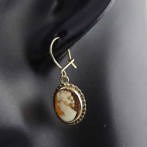 VINTAGE CAMEO 9ct YELLOW GOLD DROP AND DANGLE EARRINGS. 375.