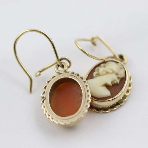 VINTAGE CAMEO 9ct YELLOW GOLD DROP AND DANGLE EARRINGS. 375.