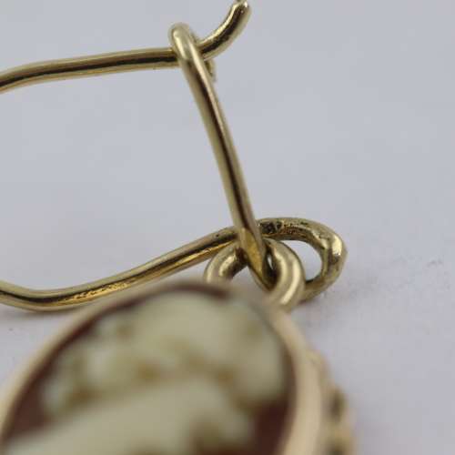 VINTAGE CAMEO 9ct YELLOW GOLD DROP AND DANGLE EARRINGS. 375.