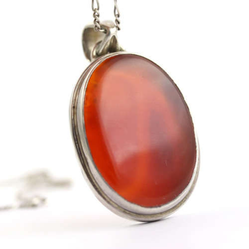 FABULOUS LARGE NATURAL OVAL CARNELIAN PENDANT ON 60cm LONG STERLING SILVER FIGARO LINK CHAIN