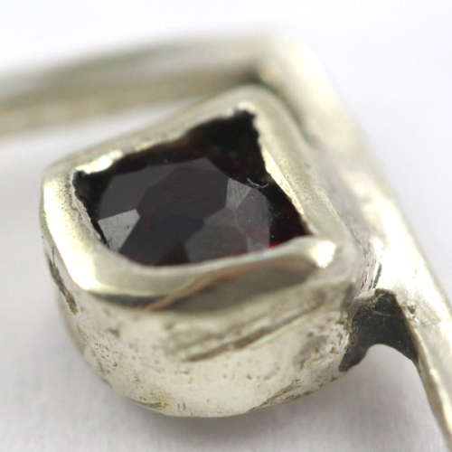 VINTAGE OPENWORK DAINTY STERLING SILVER HEART GARNET PENDANT ON 51CM ITALIAN SILVER BOX CHAIN