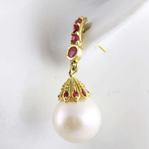 NATURAL RUBY GEMSTONE AND BAROQUE PEARL DROP AND DANGLE EARRINGS GOLD-HUE STERLING SILVER