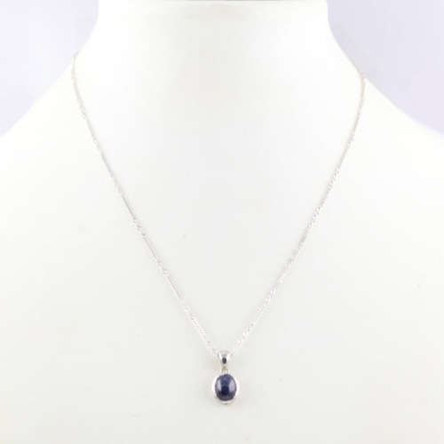 OVAL NATURAL STAR SAPPHIRE CABOCHON PENDANT IN STERLING SILVER ON 40CM FIGARO CHAIN. 925