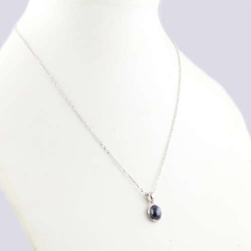 OVAL NATURAL STAR SAPPHIRE CABOCHON PENDANT IN STERLING SILVER ON 40CM FIGARO CHAIN. 925