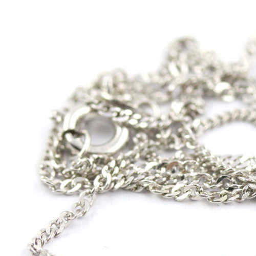 OVAL NATURAL STAR SAPPHIRE CABOCHON PENDANT IN STERLING SILVER ON 40CM FIGARO CHAIN. 925