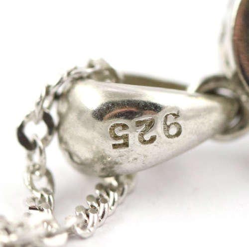 OVAL NATURAL STAR SAPPHIRE CABOCHON PENDANT IN STERLING SILVER ON 40CM FIGARO CHAIN. 925