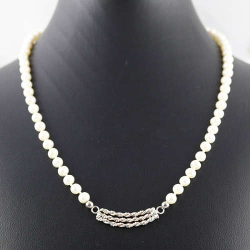 CLASSY SINGLE STRAND NATURAL PEARL NECKLACE WITH SOLID STERLING SILVER TWISTED STRAND PENDANT