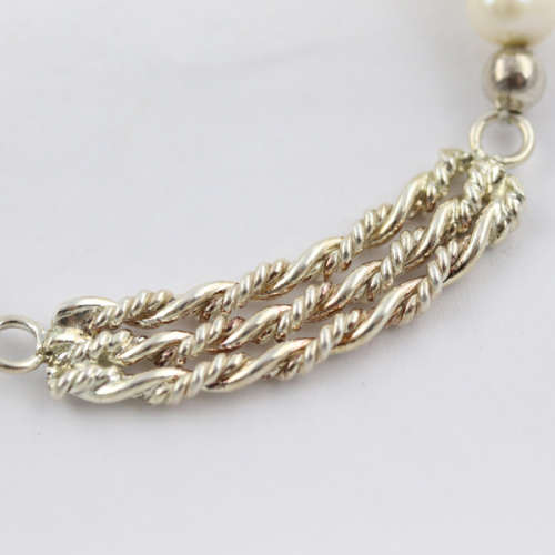 CLASSY SINGLE STRAND NATURAL PEARL NECKLACE WITH SOLID STERLING SILVER TWISTED STRAND PENDANT
