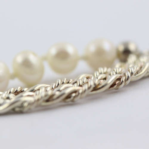 CLASSY SINGLE STRAND NATURAL PEARL NECKLACE WITH SOLID STERLING SILVER TWISTED STRAND PENDANT
