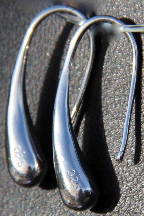 STUNNING STERLING SILVER 925 ELONGATED TEAR-DROP DANGLERS. 5,9 grams!!