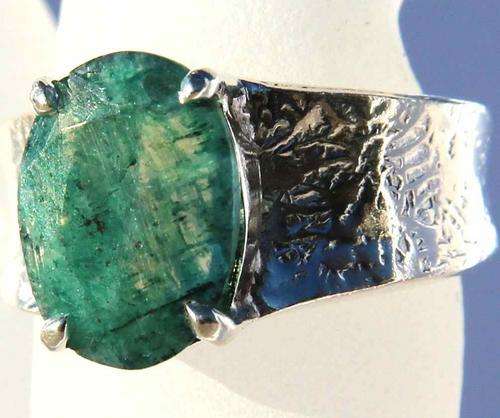 LARGE NATURAL SEA-GREEN EMERALD IN BROADBAND STERLING SILVER RING! 4,6 grams. Size 8